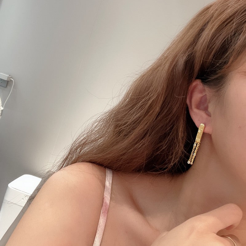 Hermes Diamond Kelly Gavroche 18K Gold Earrings product image 7, provided for visual reference and product detail review