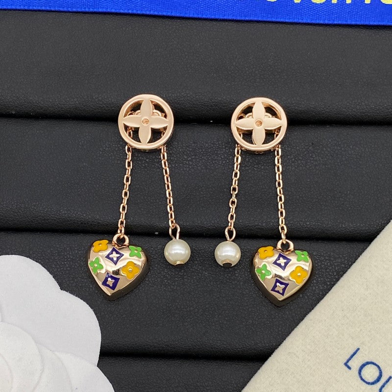 Louis Vuitton Diamond Pearl Drop 18K Gold Earrings product image 7, provided for visual reference and product detail review
