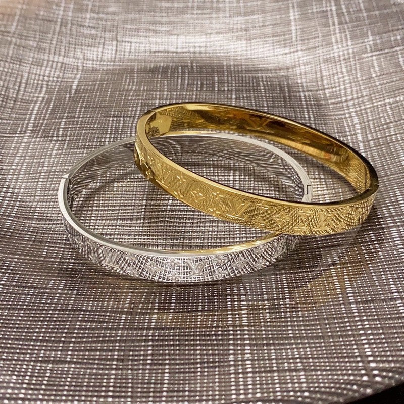 Louis Vuitton Vintage Gold 18K Gold Bracelet product image 7, provided for visual reference and product detail review