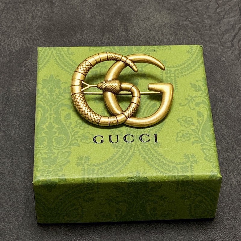 Gucci Double Snake 18K Gold Brooch product image 9, provided for visual reference and product detail review