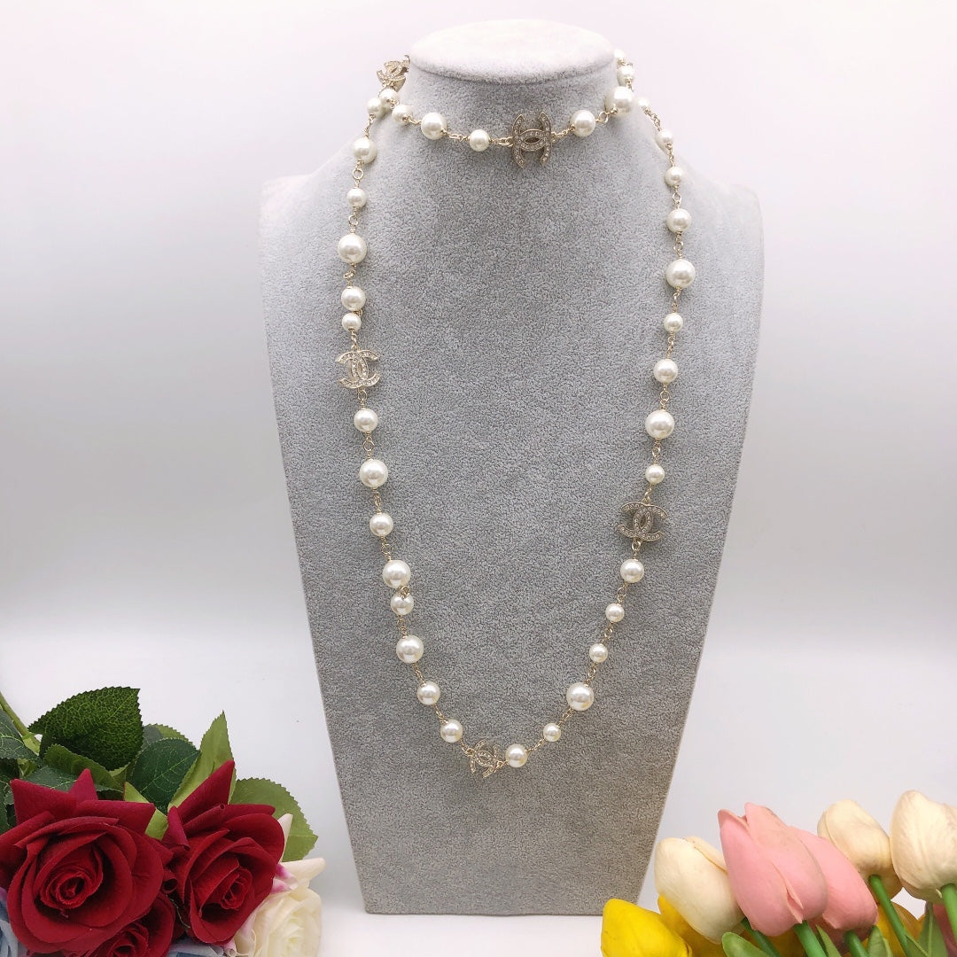 Chanel Long Pearls 18K Gold Necklace product image 7, provided for visual reference and product detail review