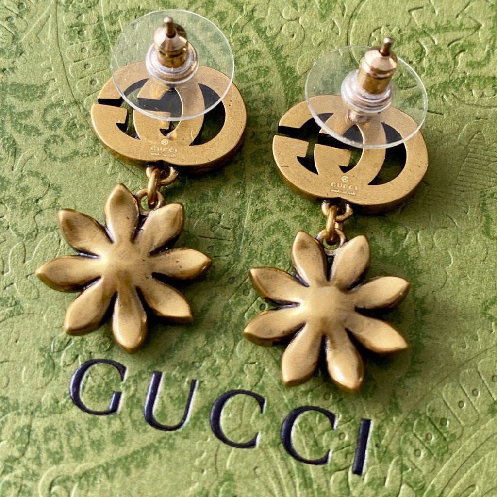 Gucci Double Flower Pendant 18K Gold Earrings product image 6, provided for visual reference and product detail review