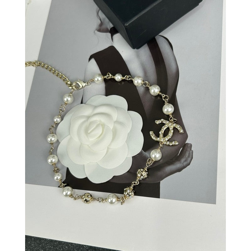 Chanel White Pearls 18K Gold Necklace product image 7, provided for visual reference and product detail review