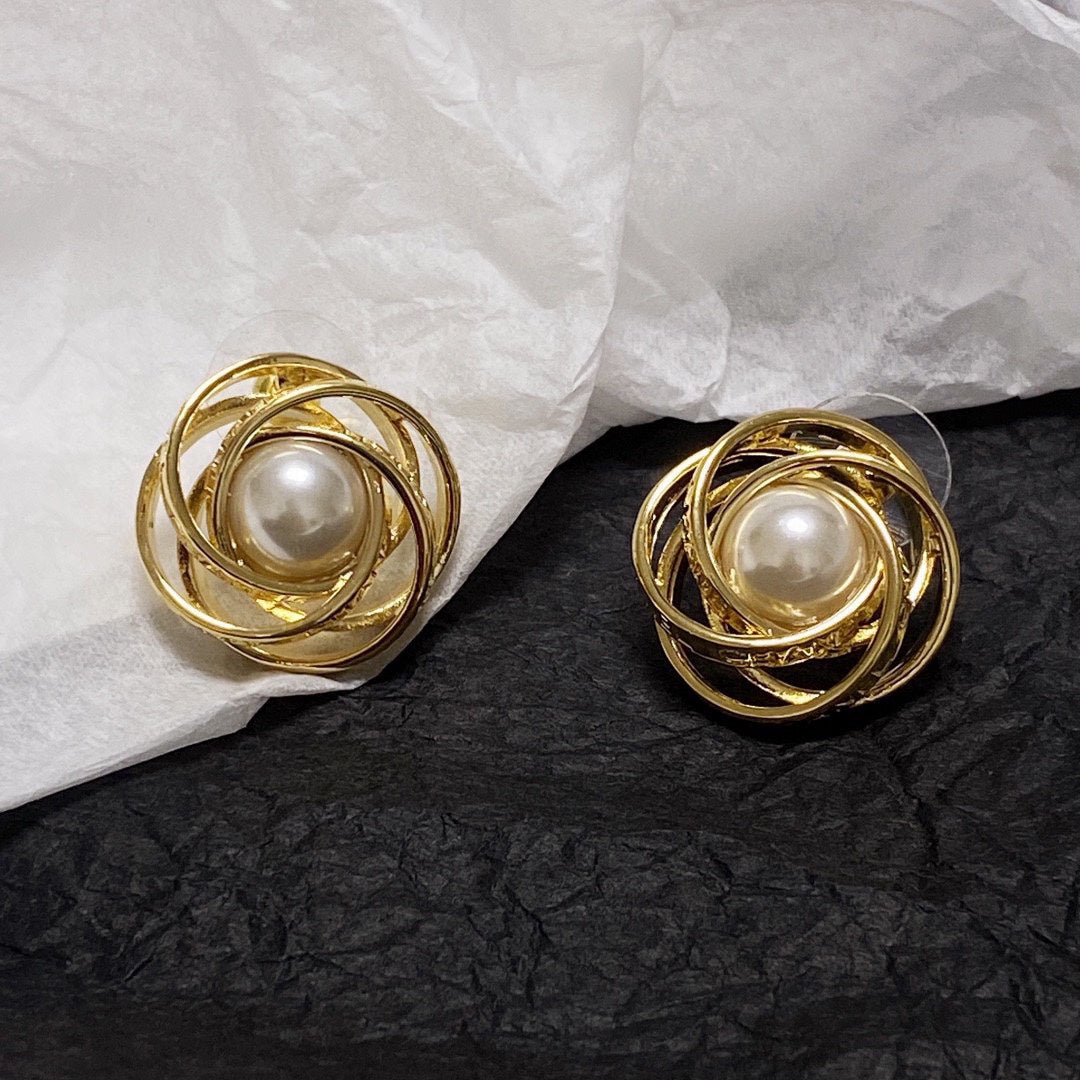 Chanel Pearl 18K Gold Earrings product image 7, provided for visual reference and product detail review