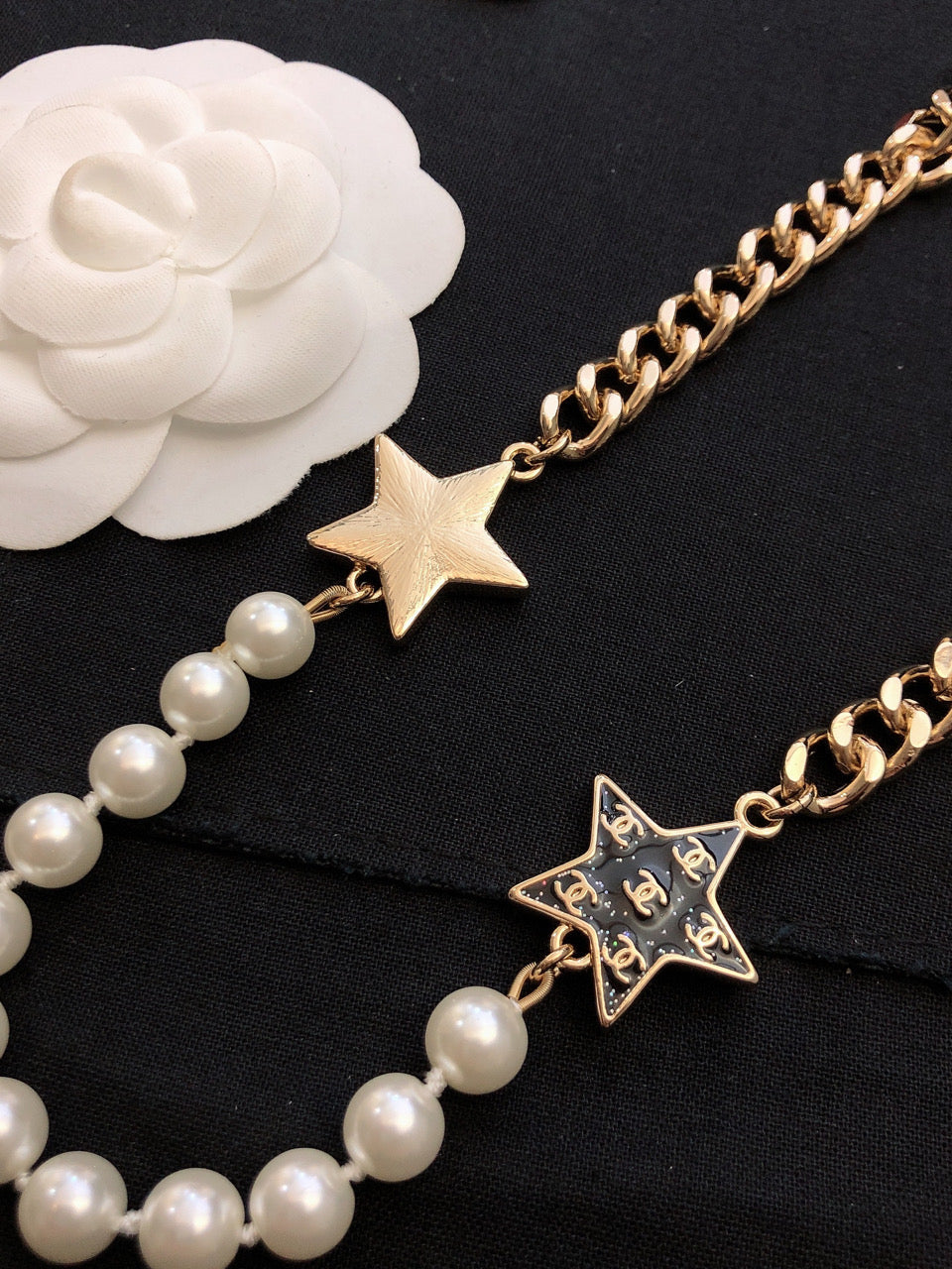 Chanel Star Pearls 18K Gold Necklace product image 7, provided for visual reference and product detail review