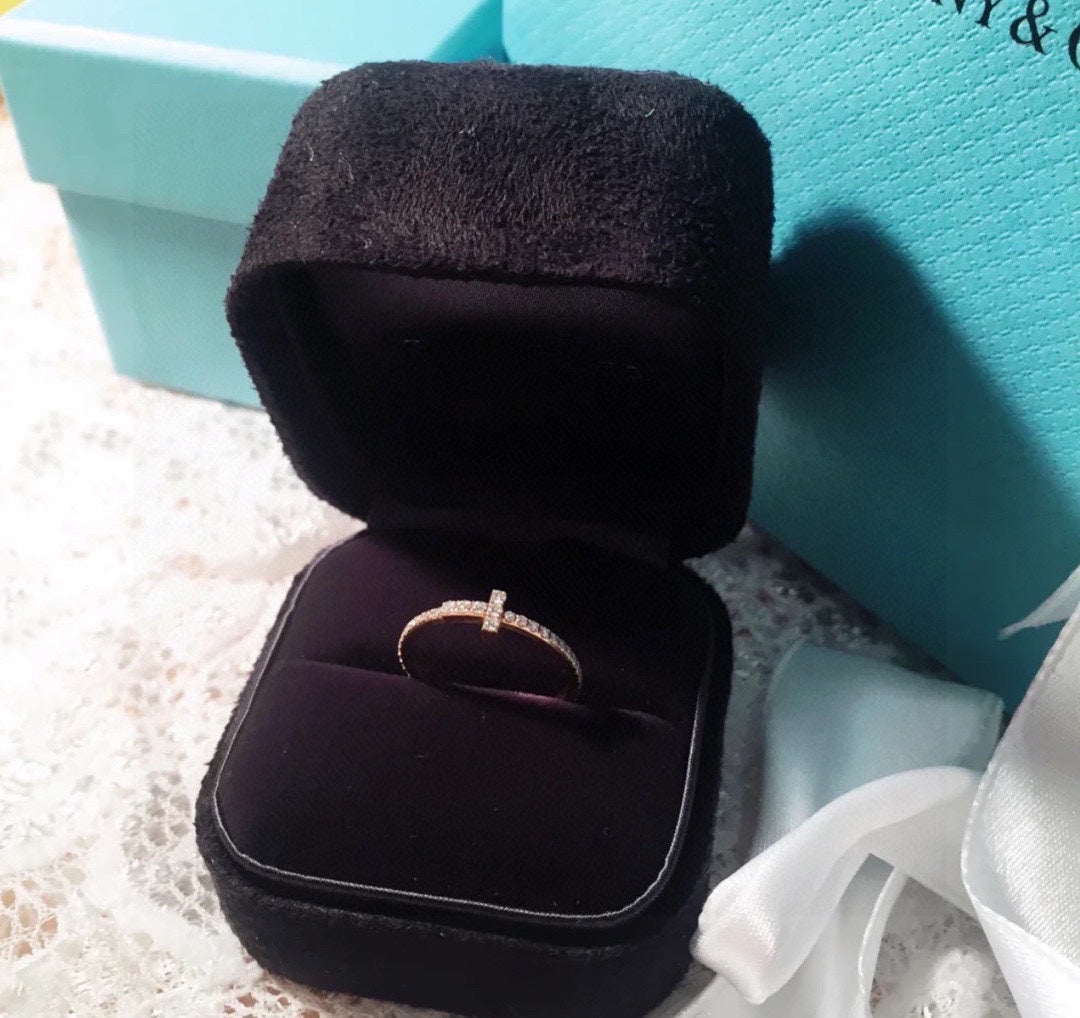 Tiffany Diamond Wire 18K Gold Ring product image 10, provided for visual reference and product detail review