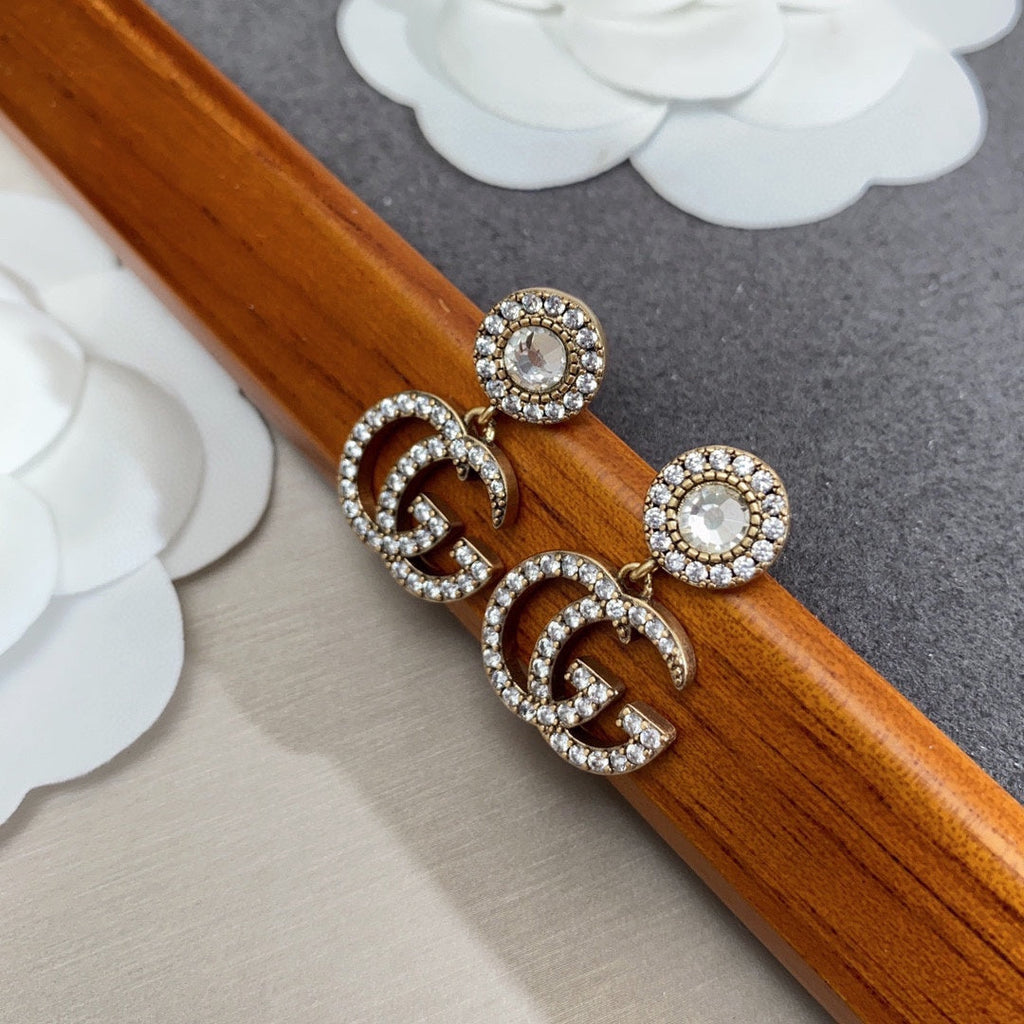 Gucci Double Crystal Pendant 18K Gold Earrings product image 4, provided for visual reference and product detail review