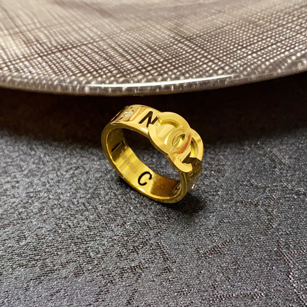 Chanel 18K Yellow Gold Ring product image 5, provided for visual reference and product detail review