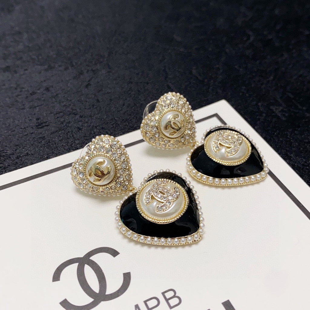 Chanel Black Heart 18K Gold Earrings product image 8, provided for visual reference and product detail review