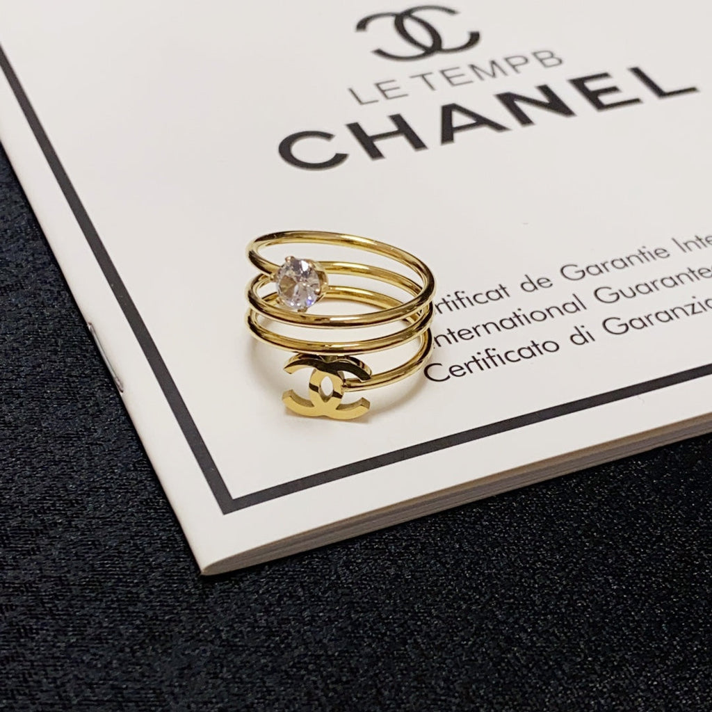 Chanel Vintage Pearl 18K Gold Ring product image 8, provided for visual reference and product detail review