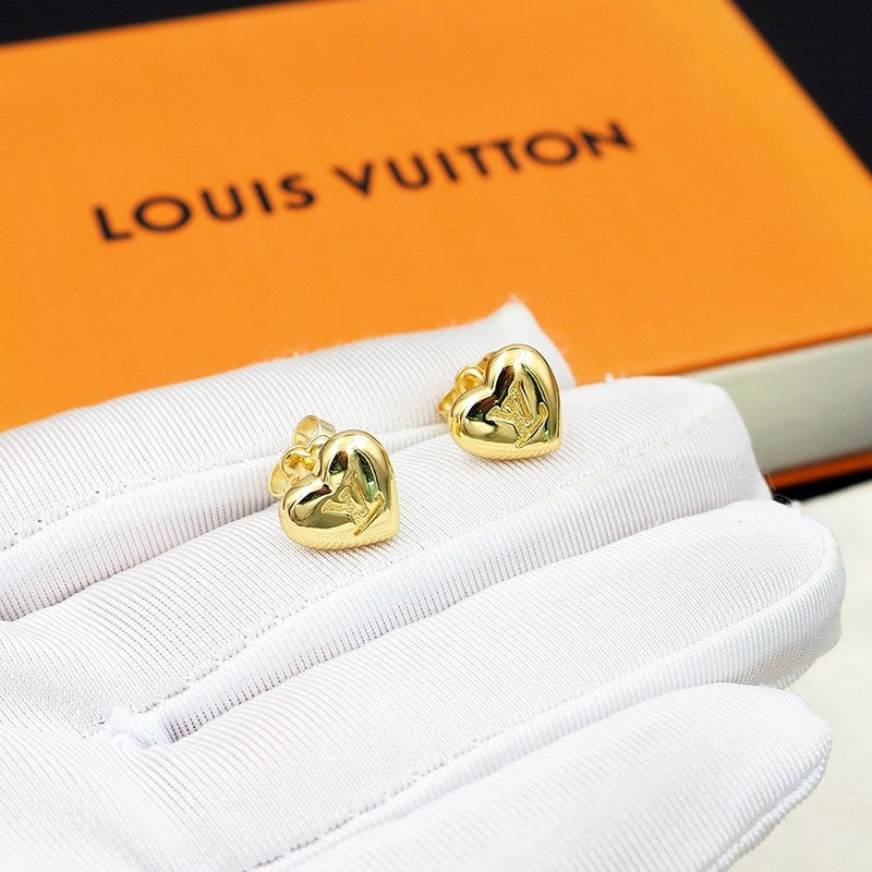 Louis Vuitton Heart 18K Gold Earrings product image 11, provided for visual reference and product detail review