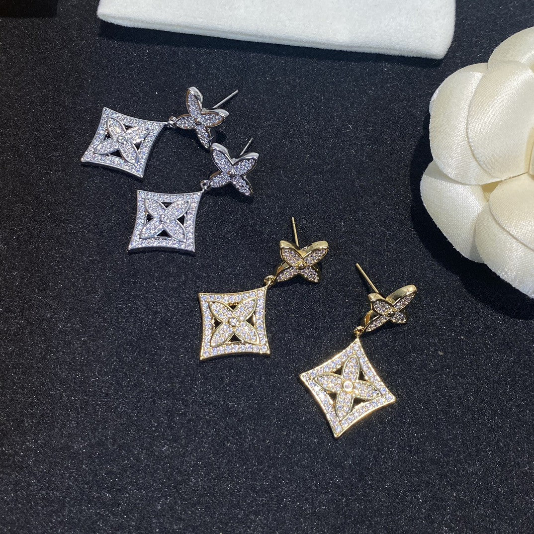 Louis Vuitton Blossom 18K Gold Earrings product image 7, provided for visual reference and product detail review