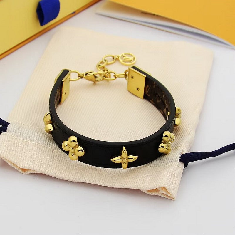 Louis Vuitton Fleurs Rivets 18K Gold Bracelet product image 7, provided for visual reference and product detail review