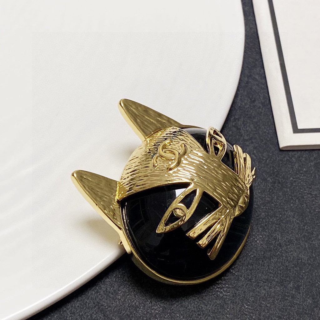 Chanel Cat 18K Gold Brooch product image 7, provided for visual reference and product detail review