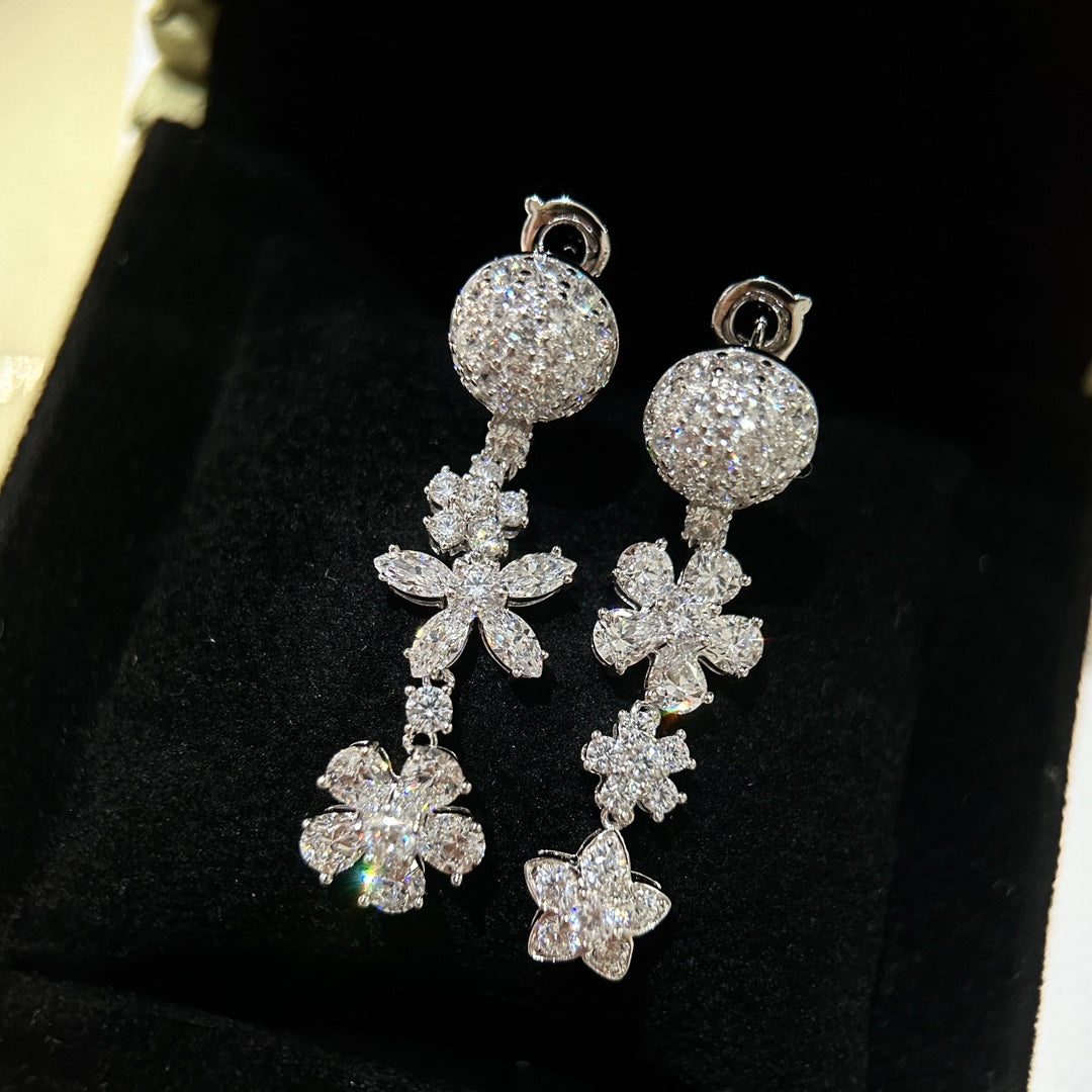 Folie Des Pr ̈¦s 18K Gold Earrings product image 8, provided for visual reference and product detail review