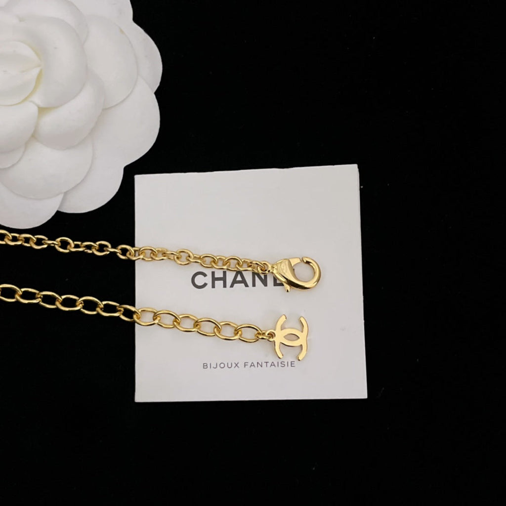 Chanel Pearls Chain 18K Gold Necklace product image 7, provided for visual reference and product detail review