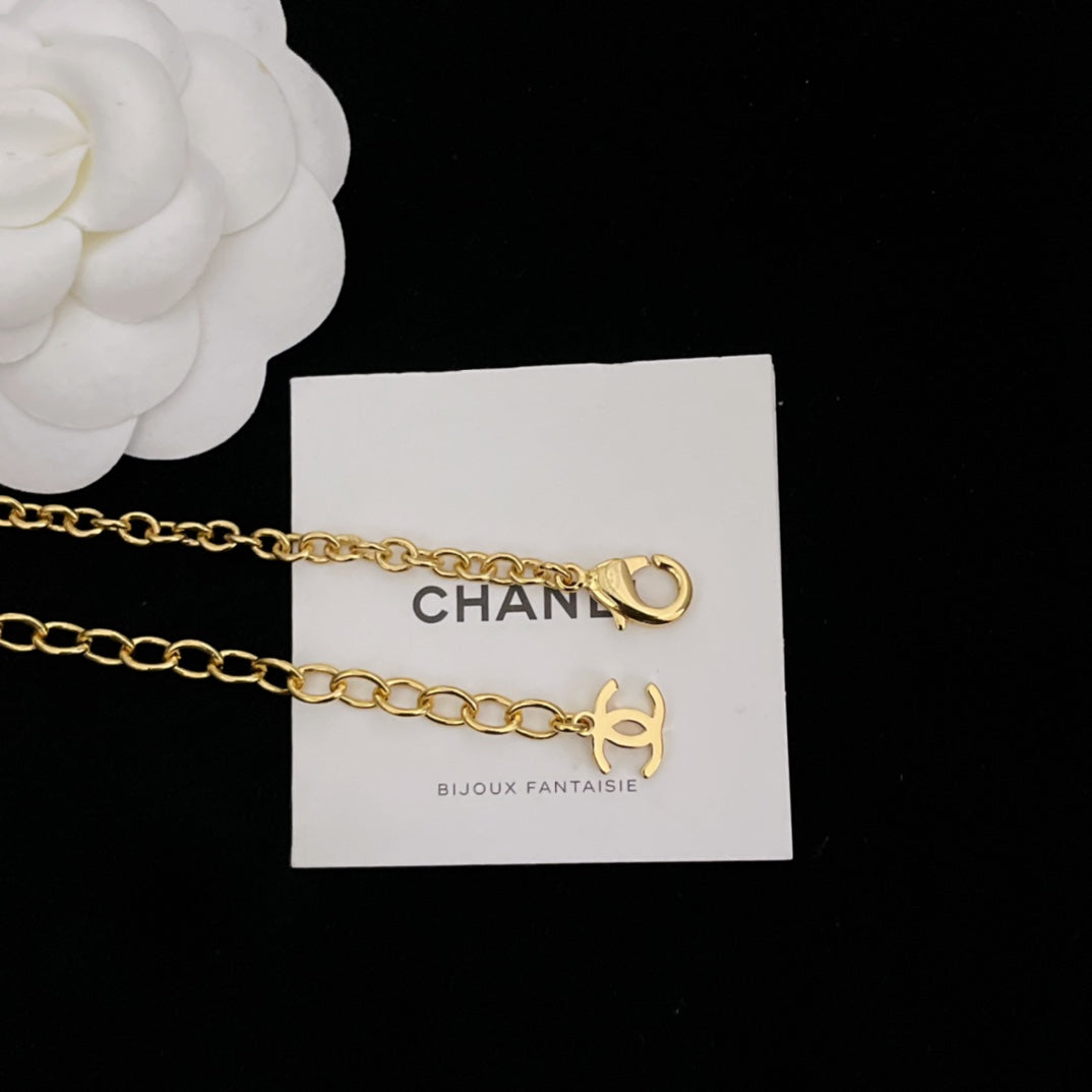 Chanel Pearls Chain 18K Gold Necklace product image 7, provided for visual reference and product detail review