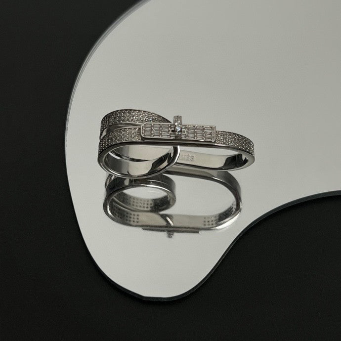 Hermes Kelly Gavroche Double 18K Gold Ring product image 10, provided for visual reference and product detail review