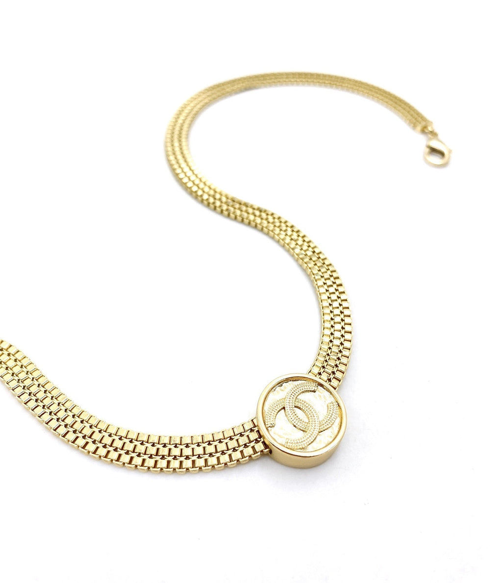 Chanel Choker Chain 18K Gold Necklace product image 7, provided for visual reference and product detail review
