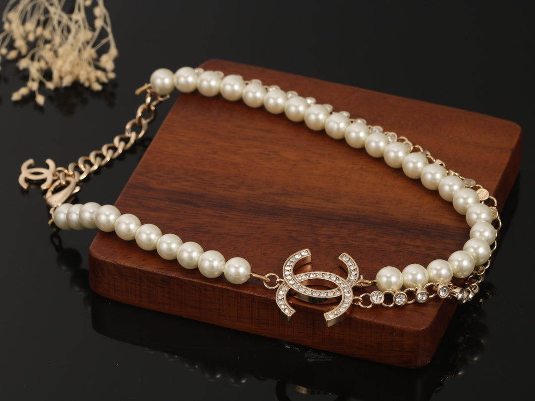 Chanel Pearls 18K Gold Necklace product image 7, provided for visual reference and product detail review