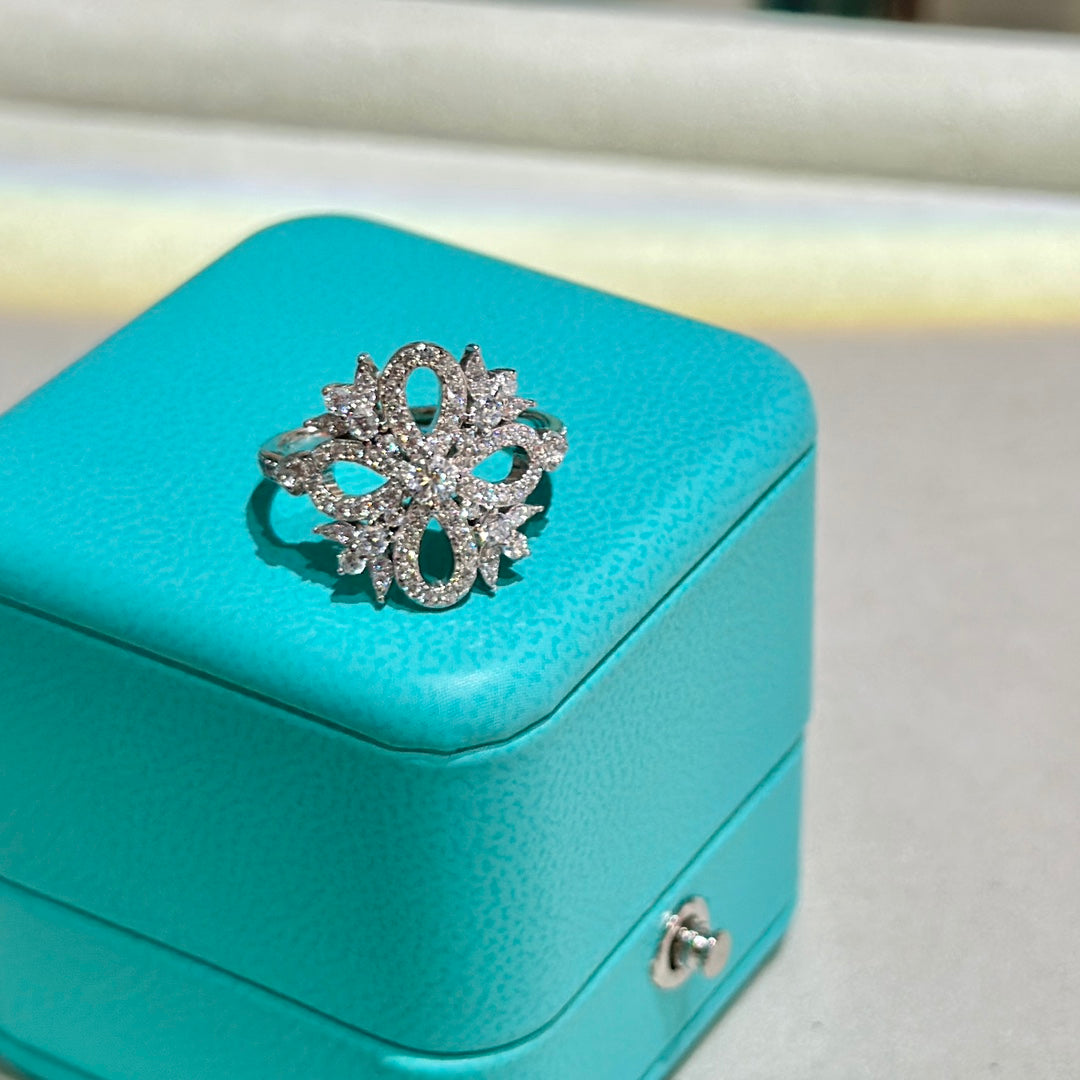 Tiffany Vinatge Flower 18K Gold Ring product image 7, provided for visual reference and product detail review