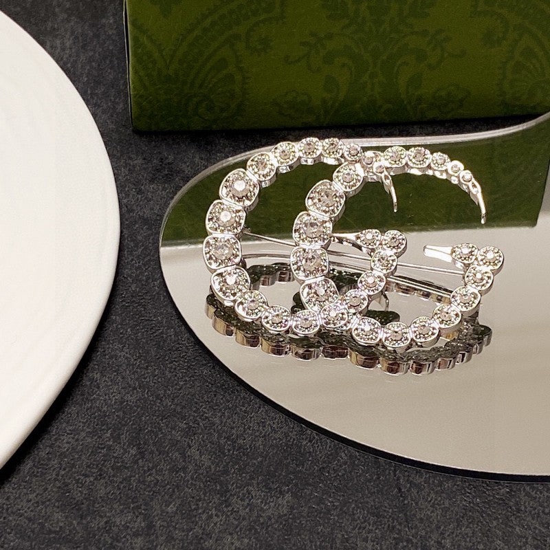 Gucci Double Crystal 18K Gold Brooch product image 6, provided for visual reference and product detail review