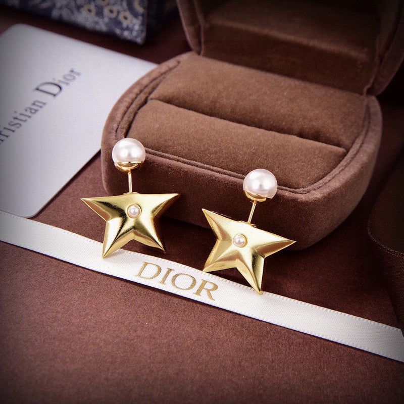 Dior Tribales Star 18K Gold Earrings product image 5, provided for visual reference and product detail review
