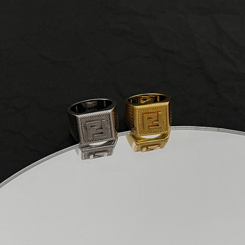 FF Guillochet 18K Gold Ring product image 3, provided for visual reference and product detail review