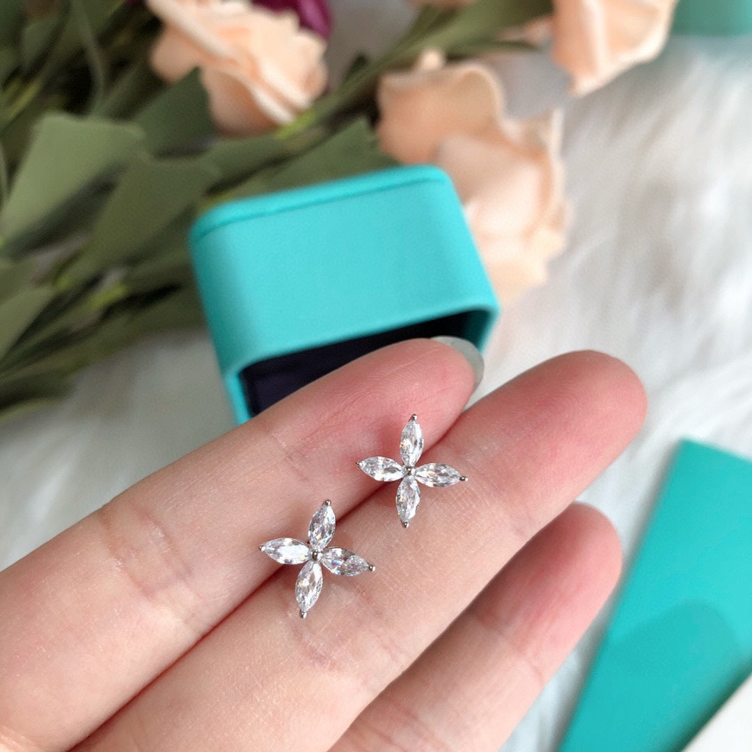 Tiffany Victoria 18K Gold Earrings product image 4, provided for visual reference and product detail review