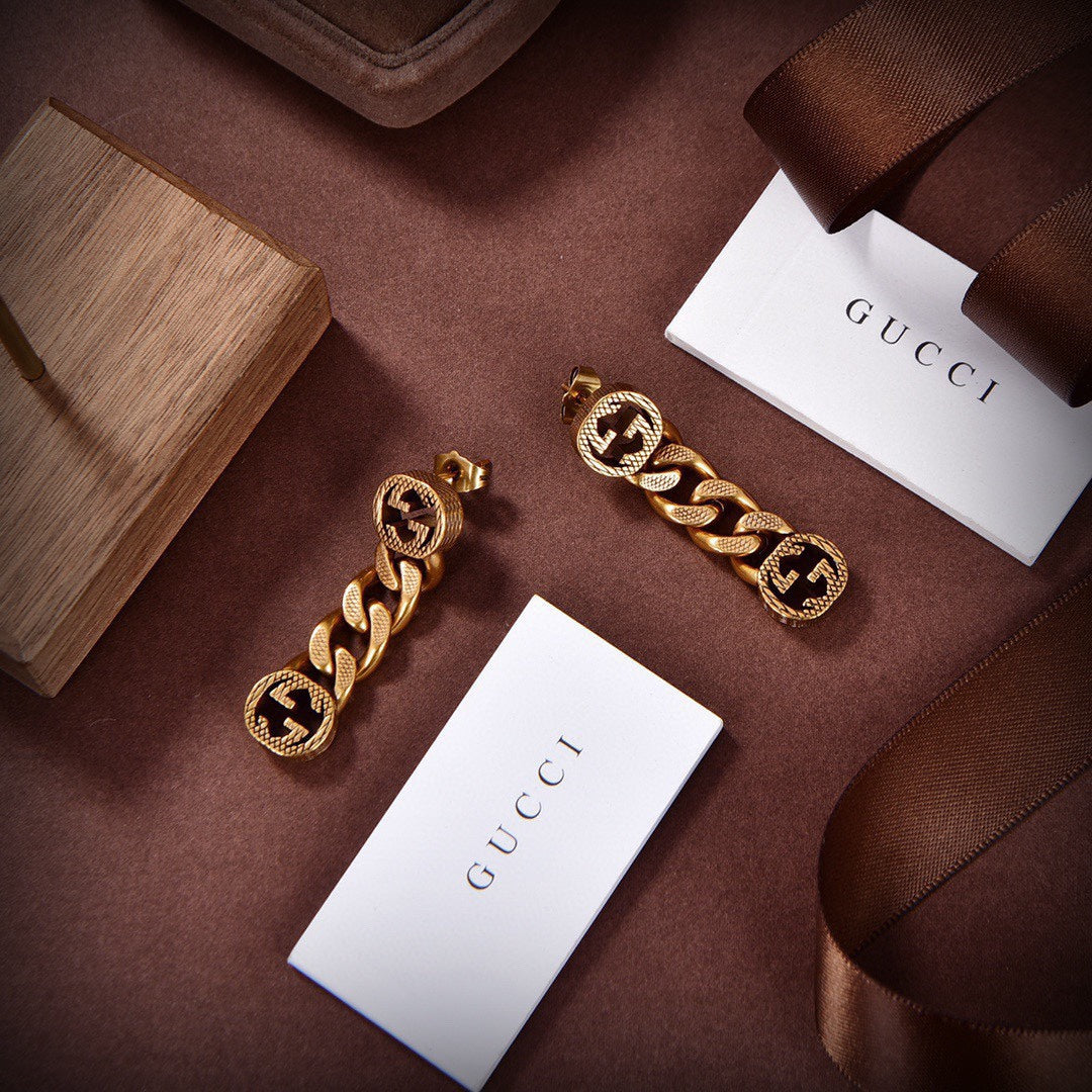 Gucci Double Chain 18K Gold Earrings product image 6, provided for visual reference and product detail review