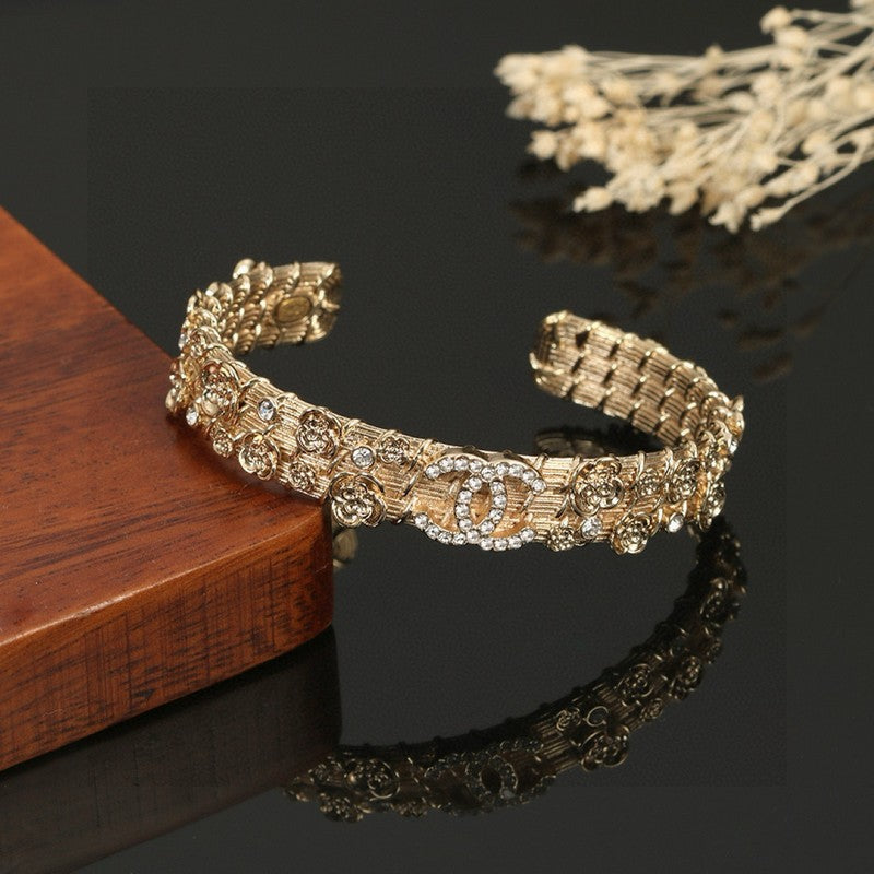 Chanel Flower Diamond Cuff 18K Gold Bracelet product image 3, provided for visual reference and product detail review