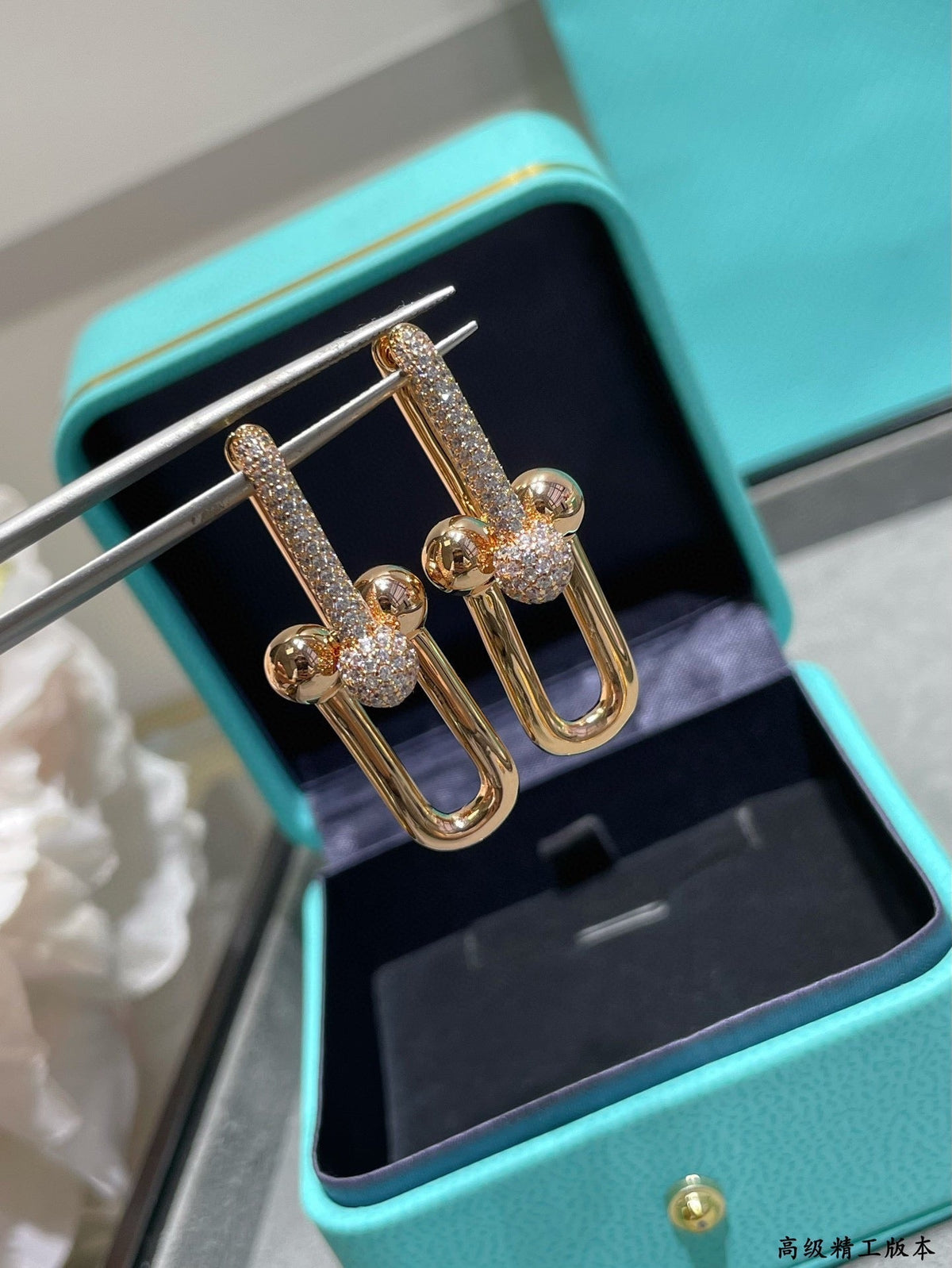 Tiffany HardWear Large Link Diamonds 18K Gold Earrings product image 2, provided for visual reference and product detail