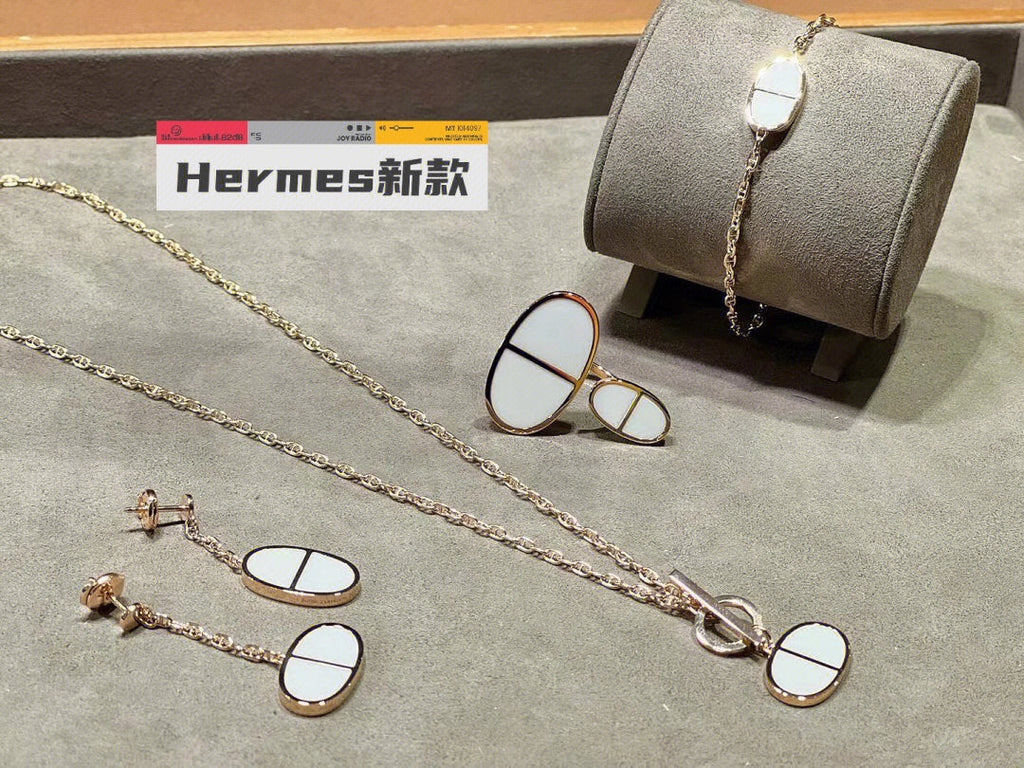 Hermes Chaine D'ancre Verso Large 18K Gold Ring product image 10, provided for visual reference and product detail review