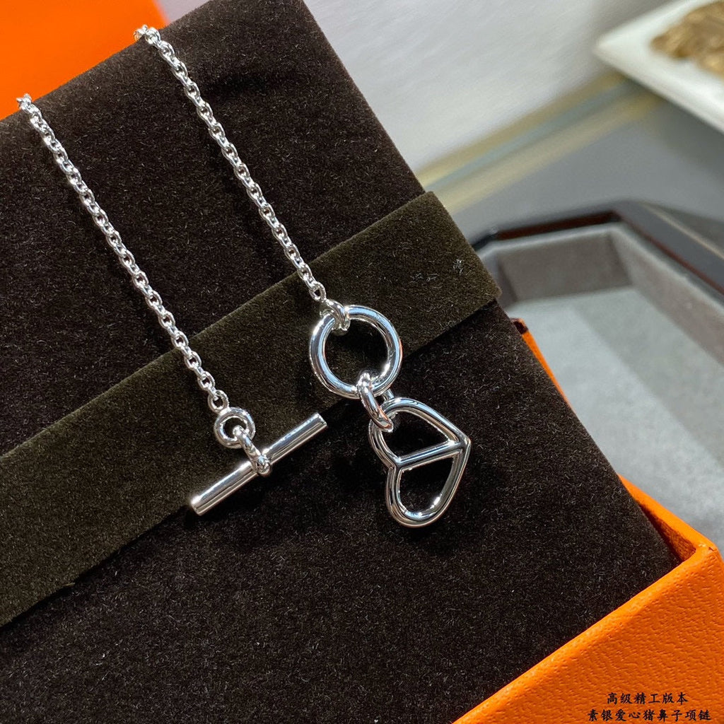 Hermes Cache-coeur Amulette Pendant 18K Gold Necklace product image 7, provided for visual reference and product detail