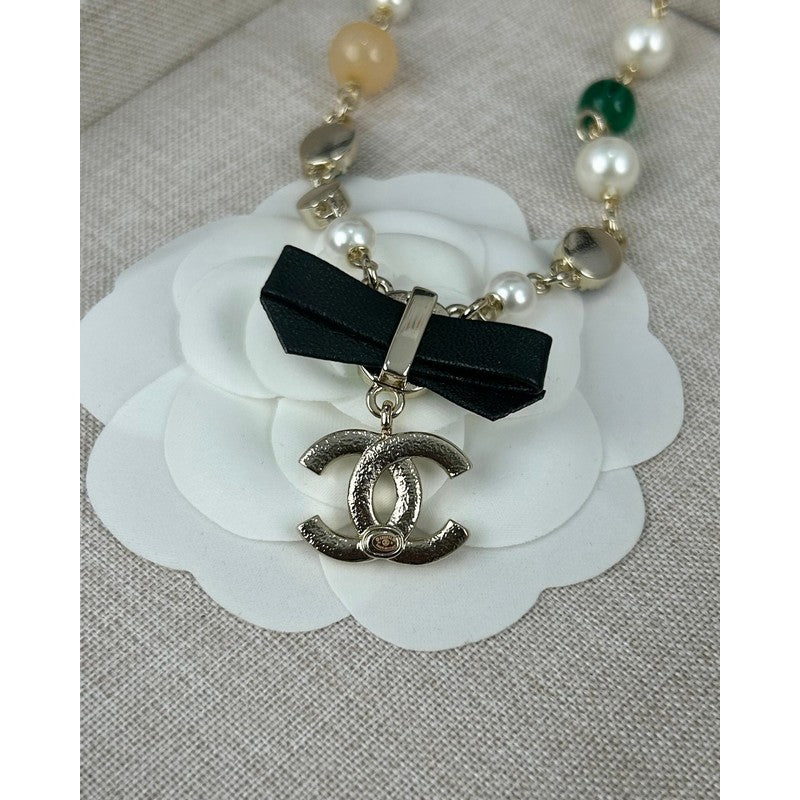 Chanel Crystal Bow 18K Gold Necklace product image 8, provided for visual reference and product detail review