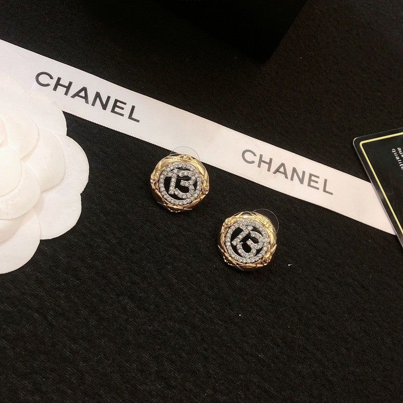 Chanel No.13 Diamond 18K Gold Earrings product image 7, provided for visual reference and product detail review