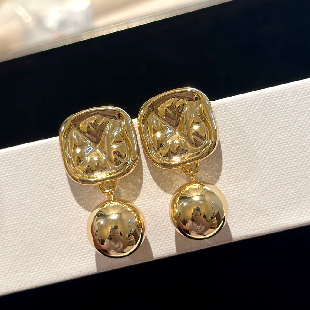 Celine Vintage 18K Gold Earrings product image 1, provided for visual reference and product detail review