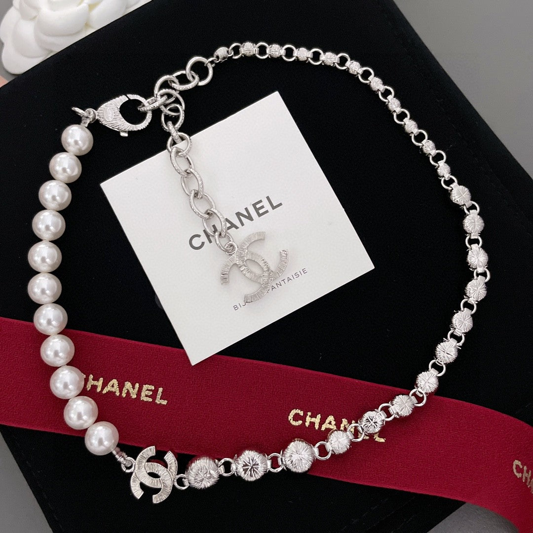 Chanel Pearls Crystals 18K Gold Necklace product image 4, provided for visual reference and product detail review