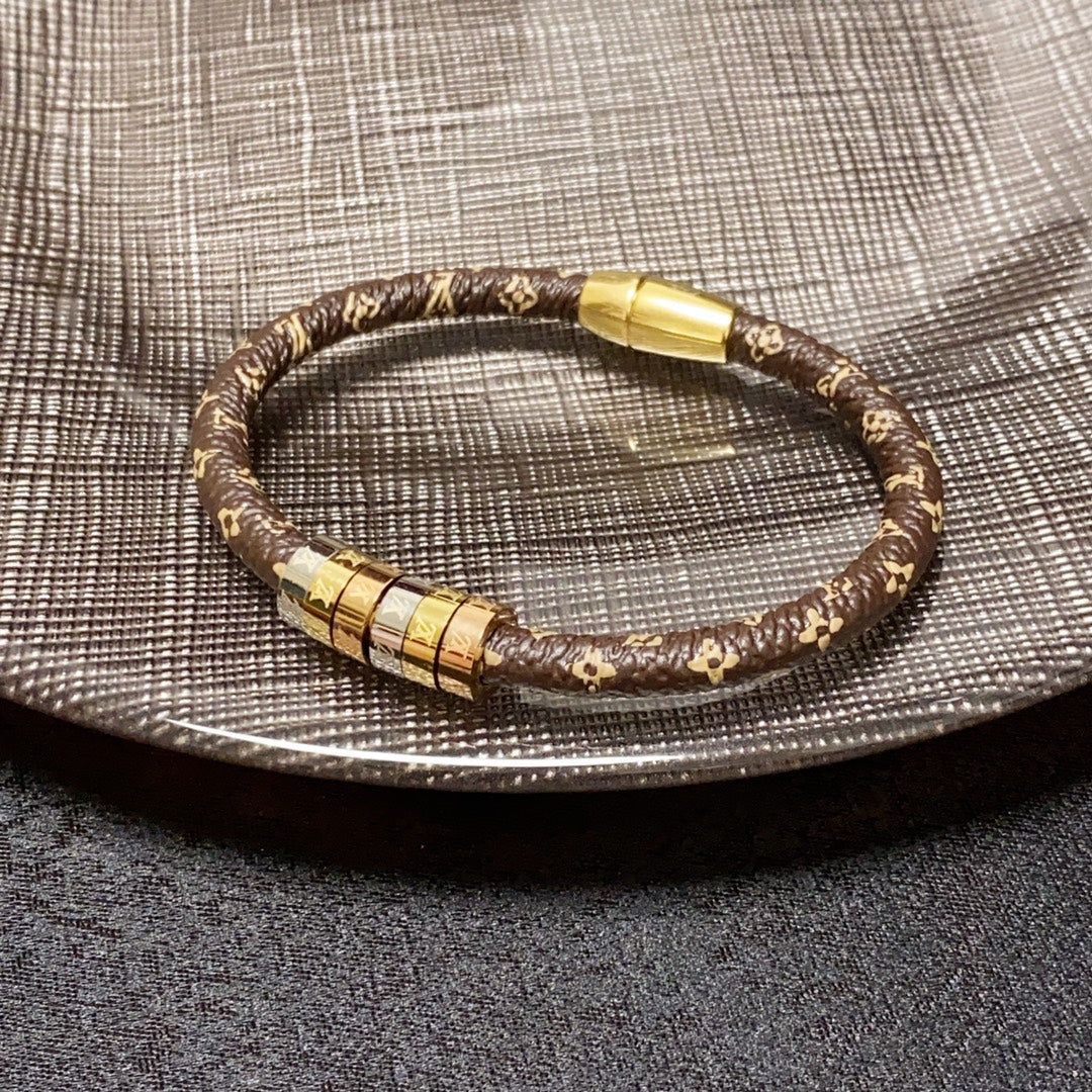 Louis Vuitton Monogram 18K Gold Bracelet product image 2, provided for visual reference and product detail review