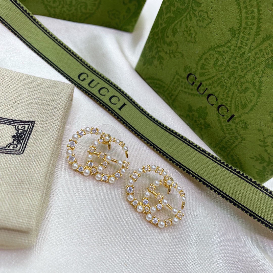 Gucci Double Pearls 18K Gold Earrings product image 3, provided for visual reference and product detail review