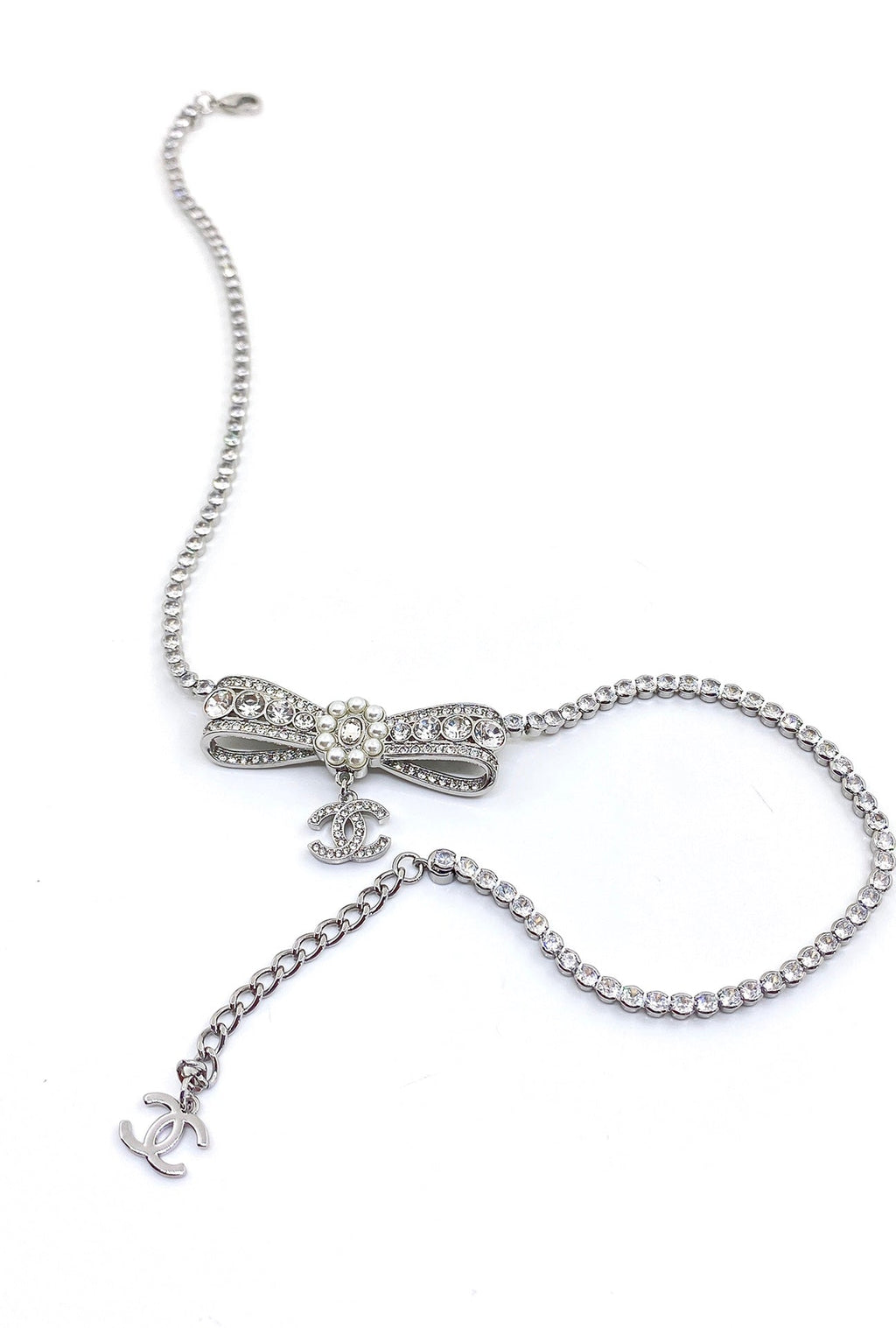 Chanel Diamonds Bow Tie 18K Gold Necklace product image 7, provided for visual reference and product detail review