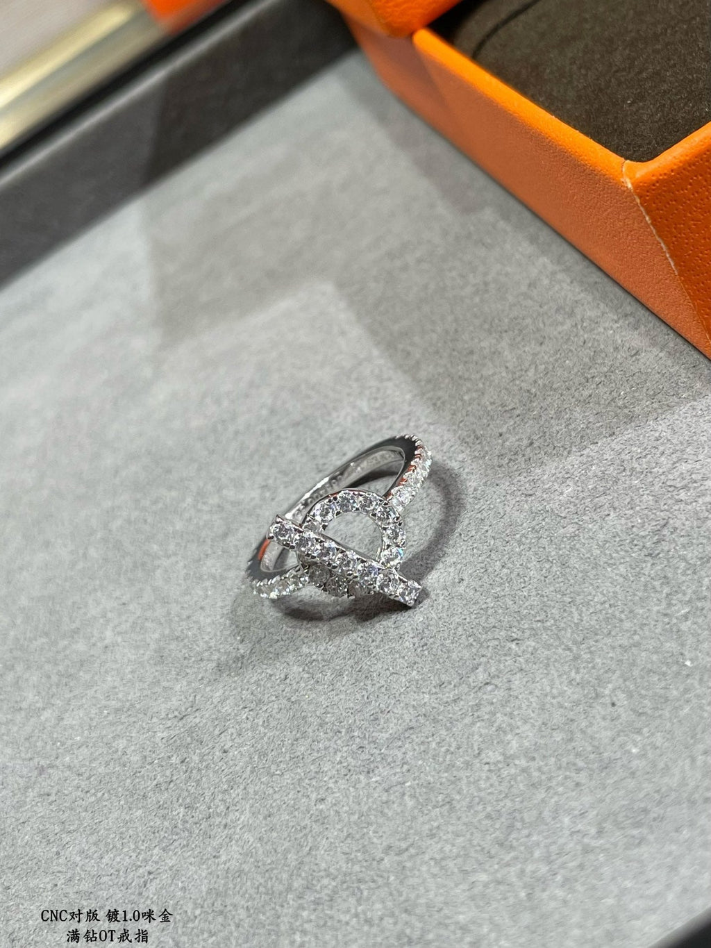 Hermes Finesse Diamond 18K White Gold Ring product image 11, provided for visual reference and product detail review
