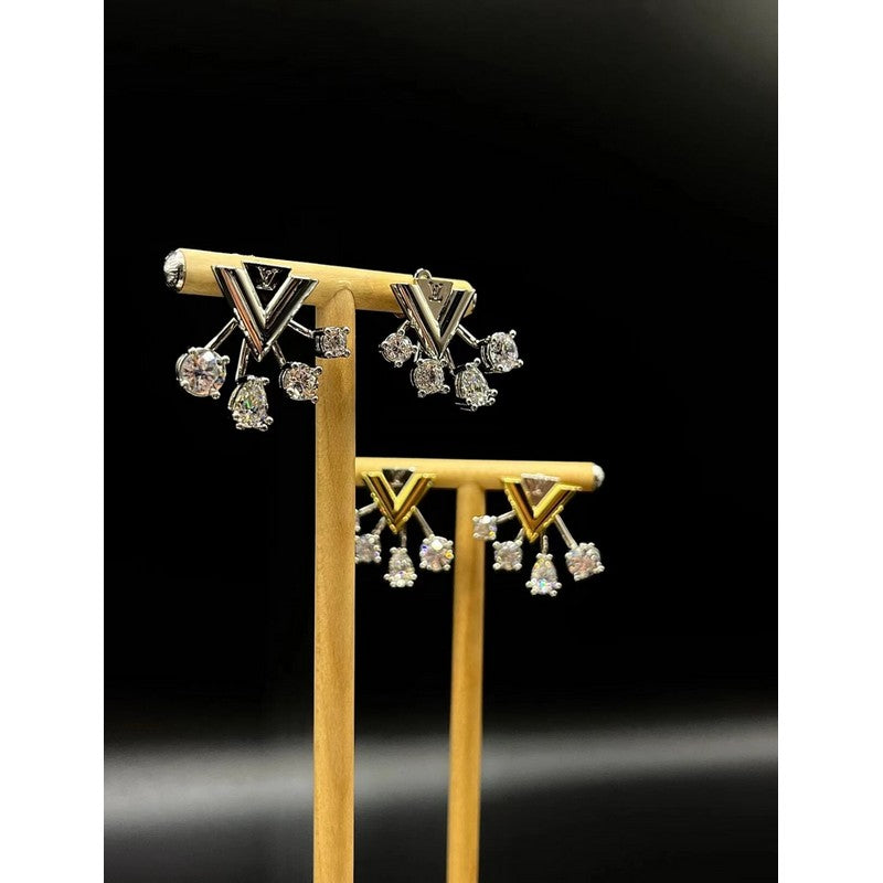 Louis Vuitton Diamomd 18K Gold Earrings product image 2, provided for visual reference and product detail review