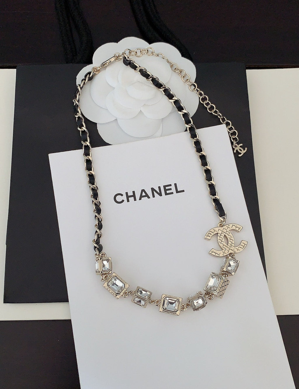 Chanel Square Crystal Choker 18K Gold Necklace product image 4, provided for visual reference and product detail review