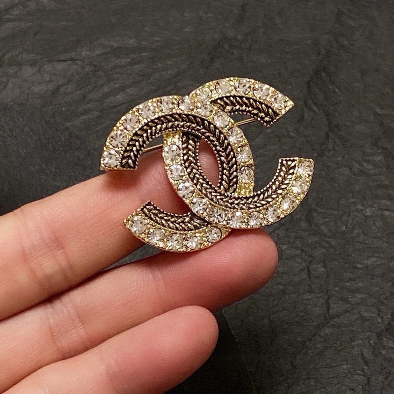 Chanel Diamond Gold 18K Gold Brooch product image 1, provided for visual reference and product detail review