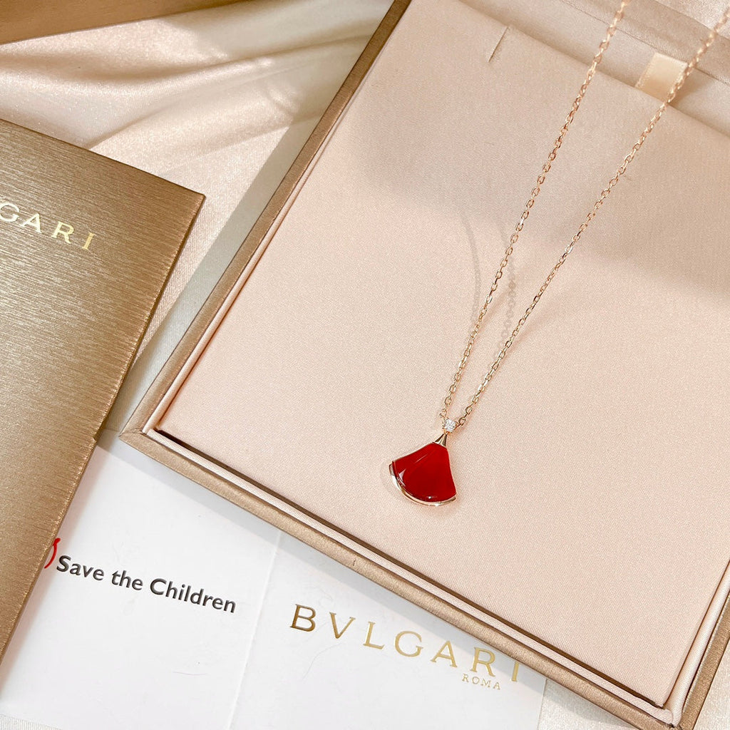 Bvlgari BVLGARI Dream Carnelian 18K Gold Necklace product image 11, provided for visual reference and product detail review