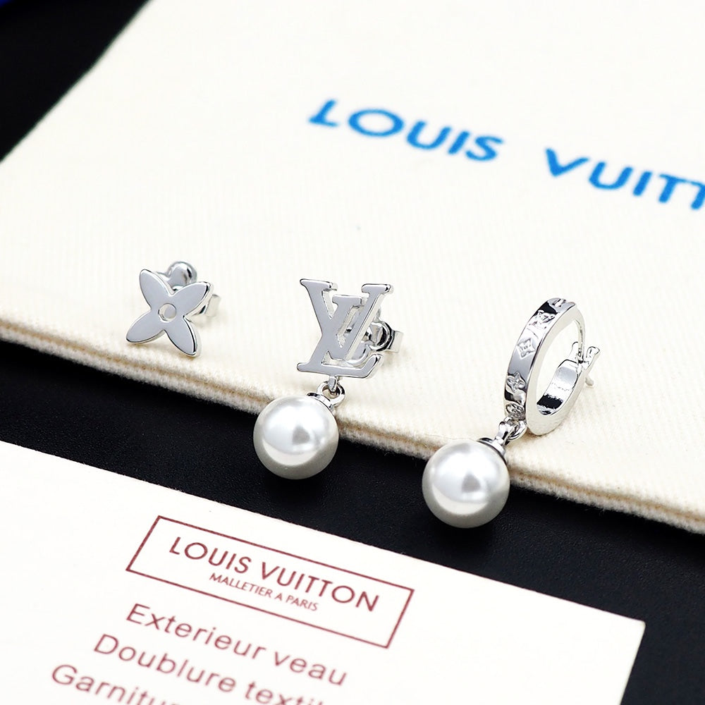 Louis Vuitton Monogram Pearls 18K Gold Earrings product image 5, provided for visual reference and product detail review