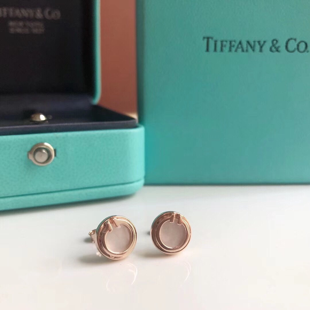 Tiffany Mother-Of-Pearl Circle 18K Gold Earrings product image 6, provided for visual reference and product detail review