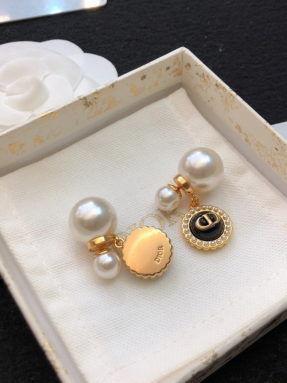 Dior Black Pearls 18K Gold Earrings product image 7, provided for visual reference and product detail review
