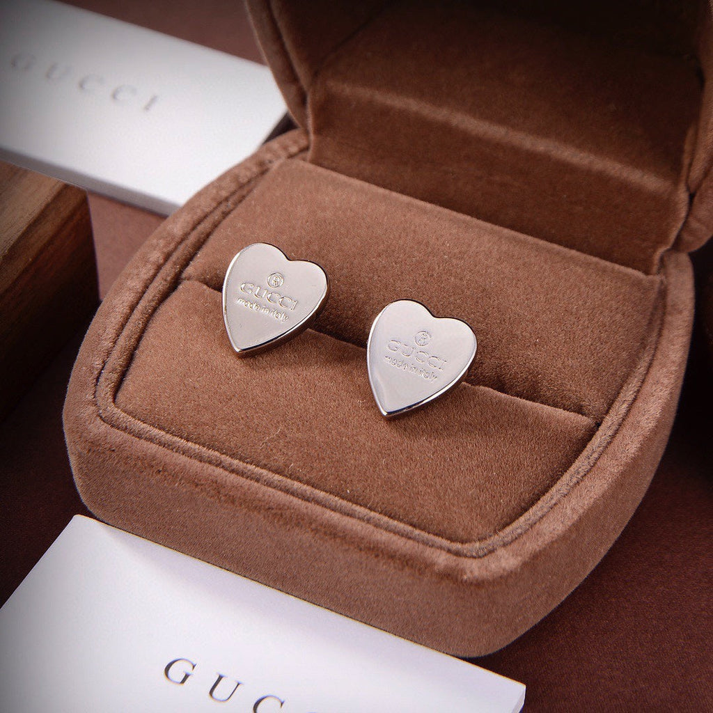 Gucci Double Heart 18K Gold Earrings product image 3, provided for visual reference and product detail review